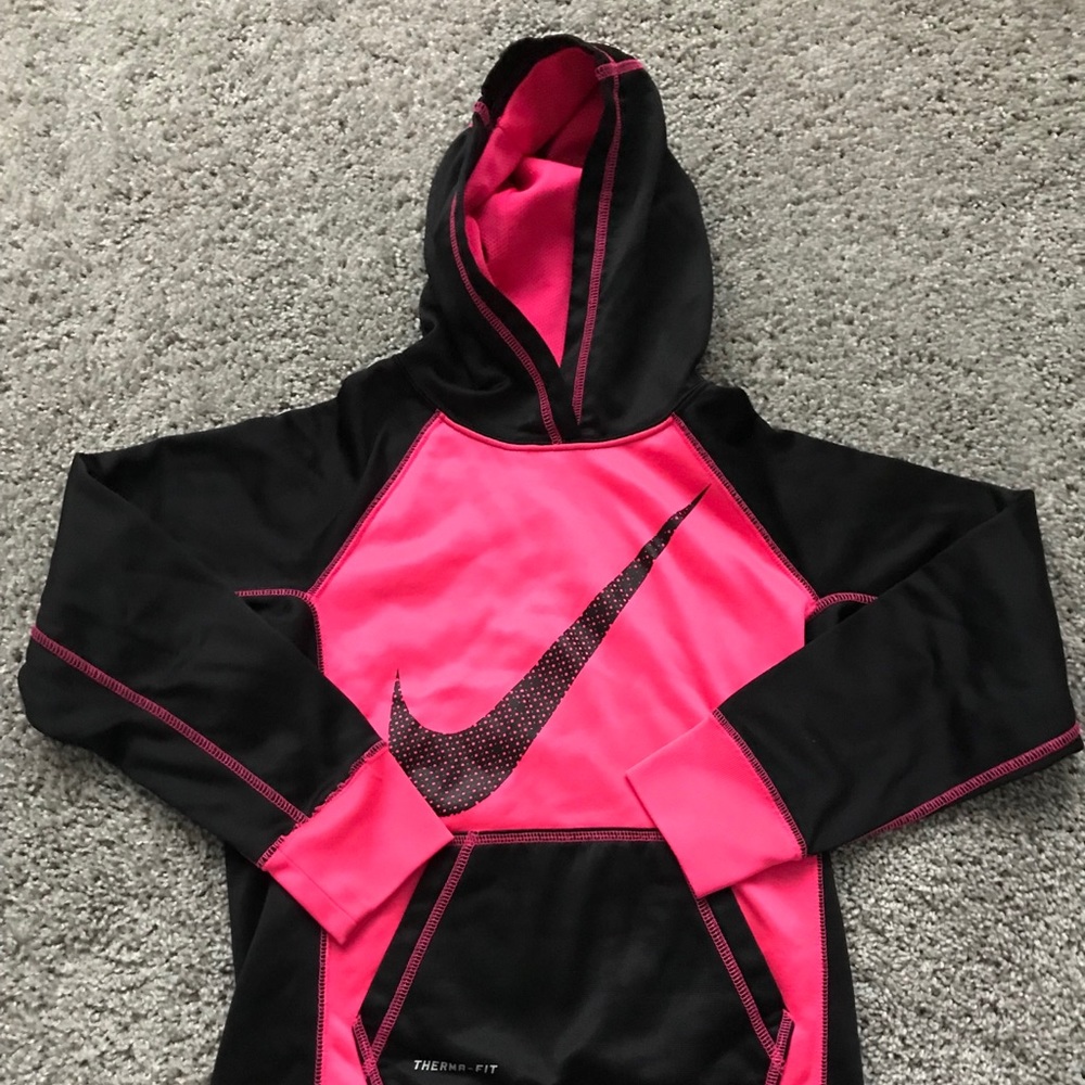 NWOT Nike Therma fit Hooded Sweatshirt